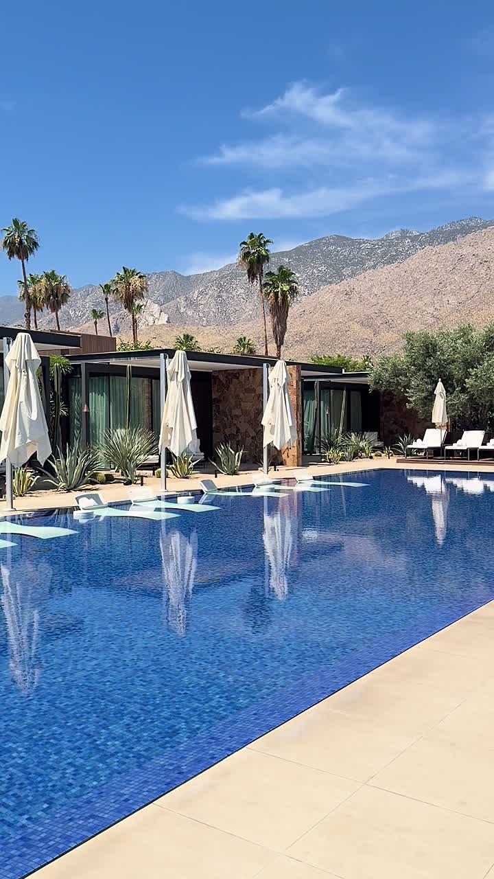 Hermann Bungalows at L’Horizon — pool and desert mountains